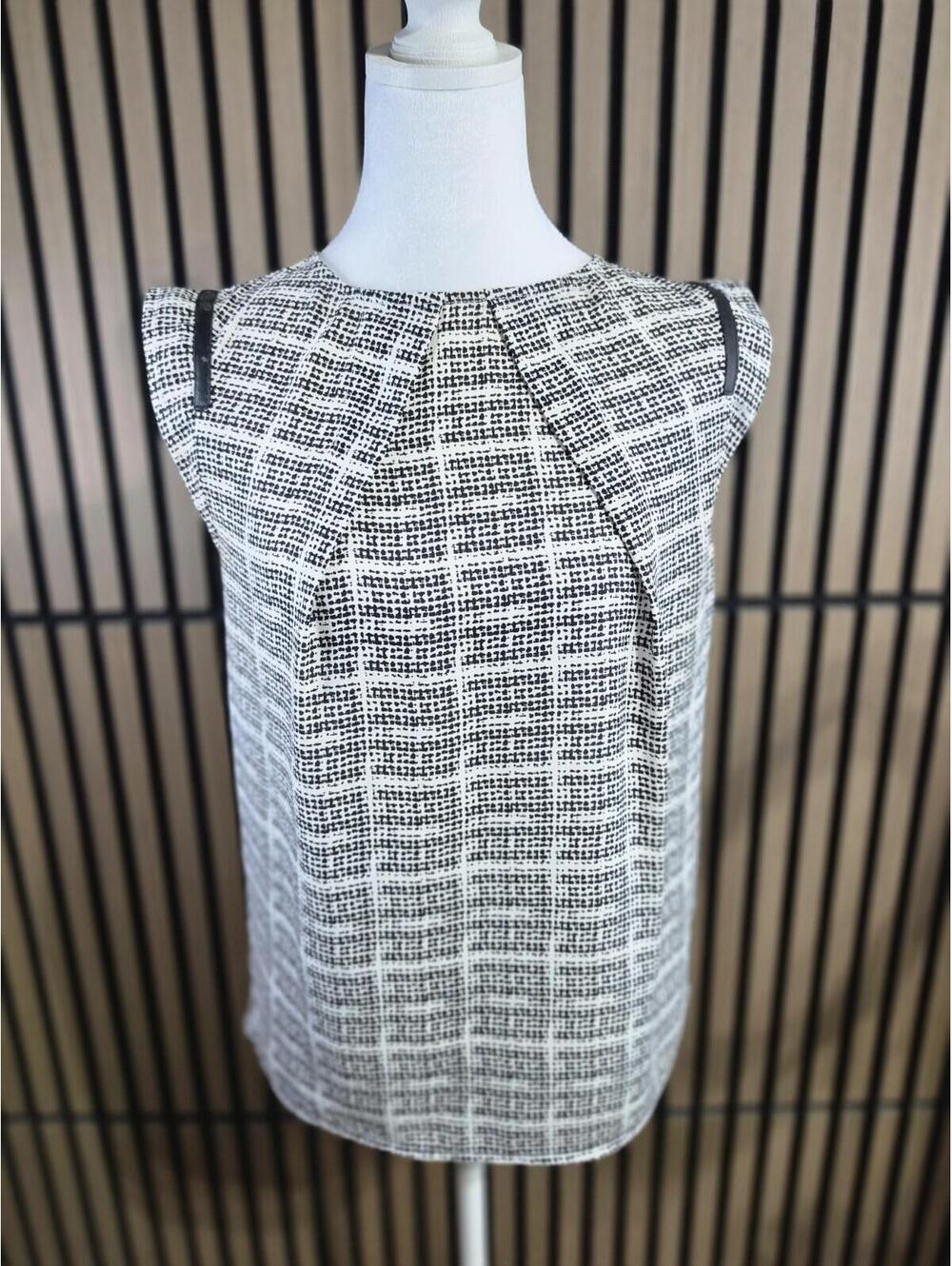 Eva Longoria Women's Black White Geometric Pleated Round Neck Blouse XS